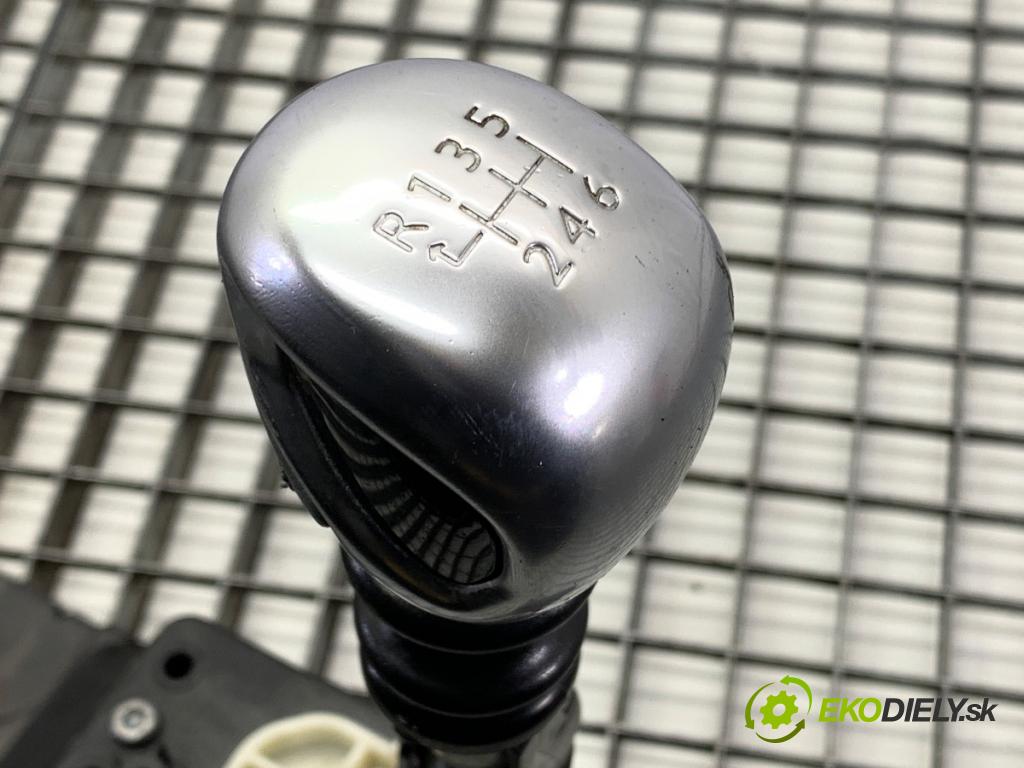 PEUGEOT 308 II liftback 2016 96 kW 1.2 THP 130 1199 Kulisa 9675041480 (Rýchlostná páka (kulisa))