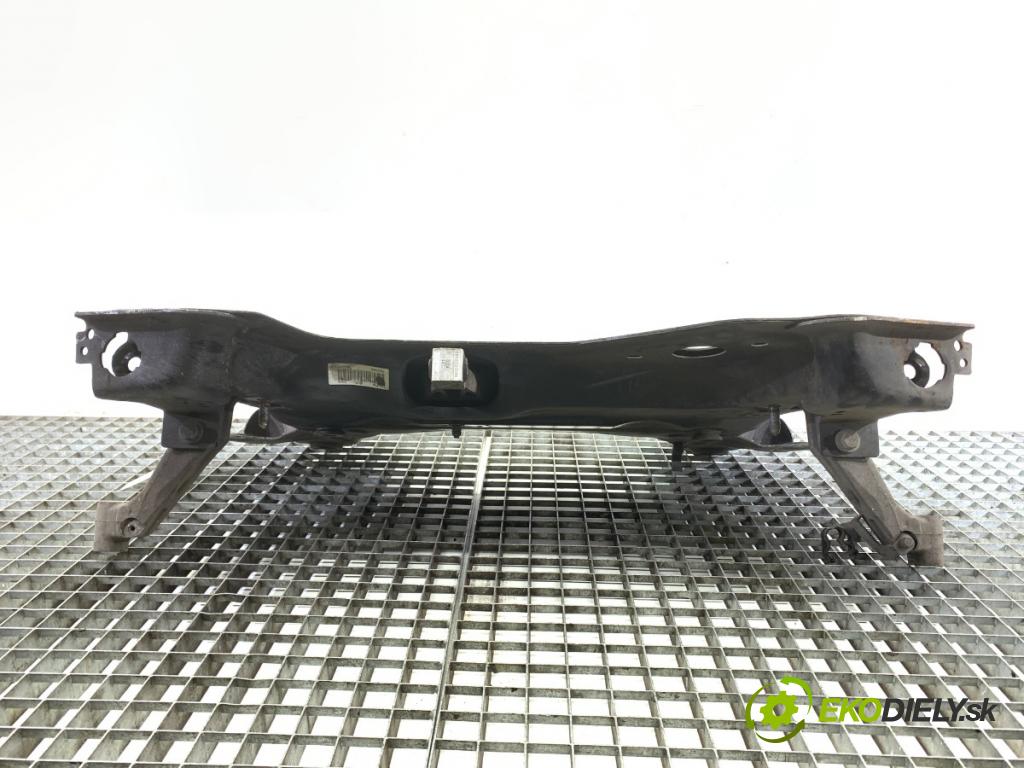 PEUGEOT 308 II liftback 2016 96 kW 1.2 THP 130 1199 Výstuha pod Motor  (Výstuha predná)