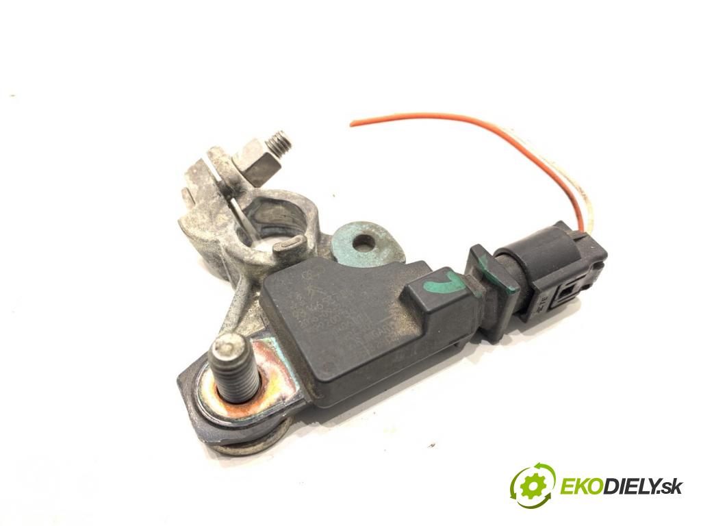 PEUGEOT 308 II liftback 2016 96 kW 1.2 THP 130 1199 svorka MINUS: 9814653780