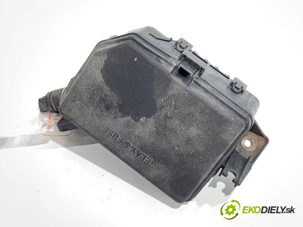 TOYOTA YARIS III liftback 2016 73 kW 1.3 (NSP130_) 1329 Skrinka poistková 82662-0D321 (Poistková skrinka)