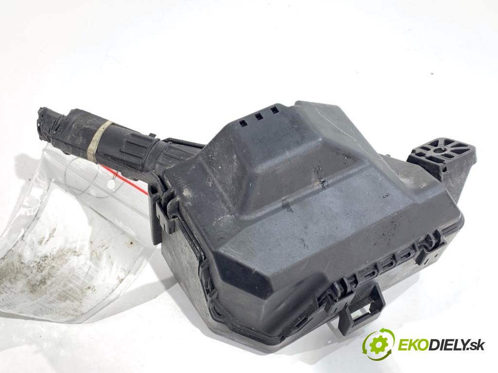 TOYOTA YARIS III liftback 2016 73 kW 1.3 (NSP130_) 1329 Skrinka poistková 82662-0D321 (Poistková skrinka)