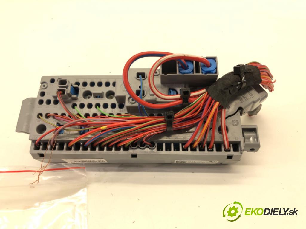 BMW G30 sedan 2021 110 kW 518 d Mild-Hybrid 1995 skříňka poistková 9350313 (Pojistková skříňka)