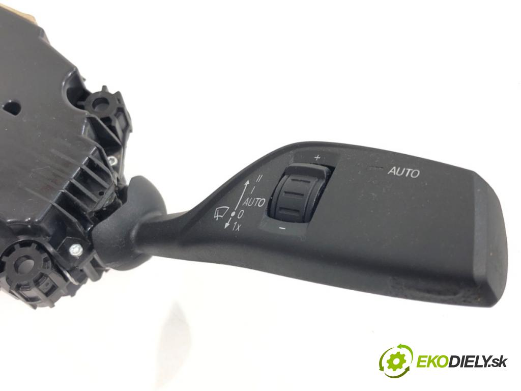 BMW G30 sedan 2021 110 kW 518 d Mild-Hybrid 1995 Prepínač kombinovaný 8267498 (Prepínacie páčky pod volantom)