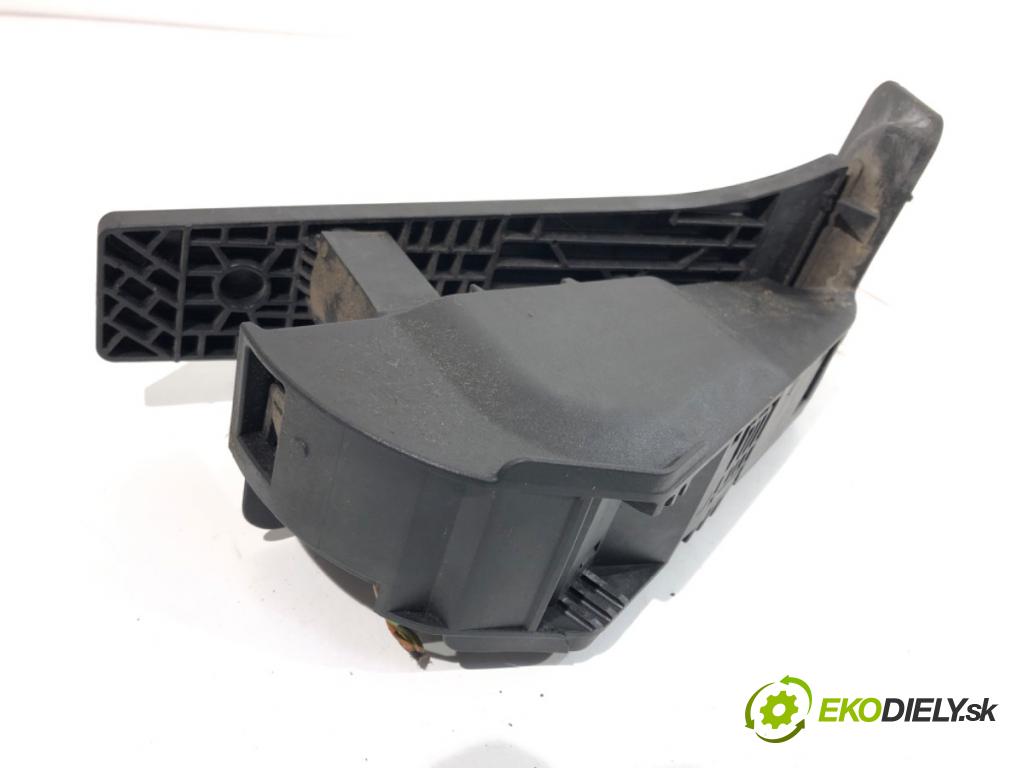 BMW G30 sedan 2021 110 kW 518 d Mild-Hybrid 1995 Potenciometer plynu 6889822 (Potenciometer plynového pedálu)