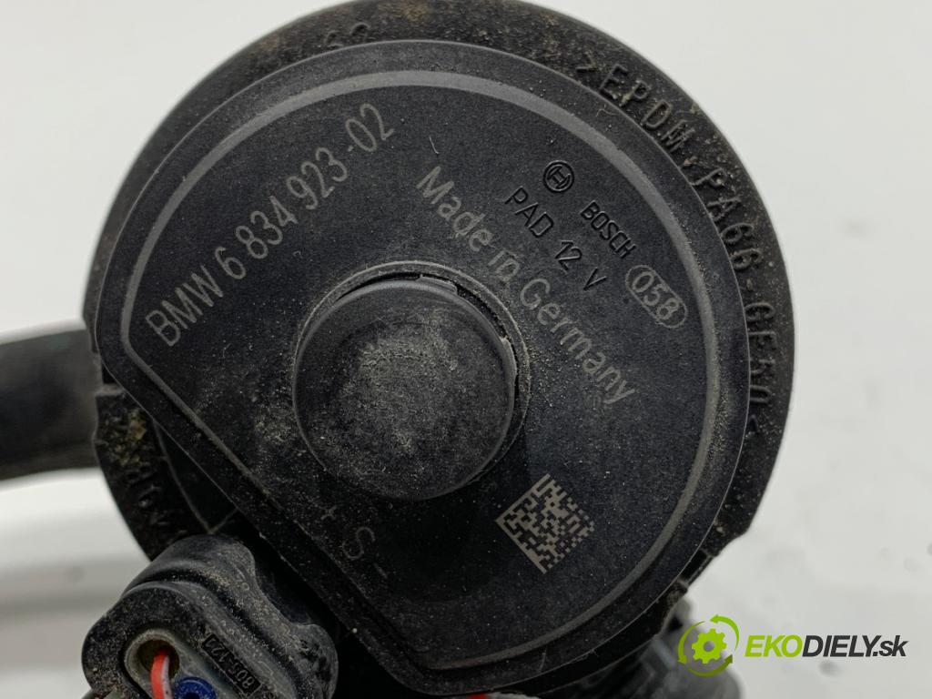 BMW G30 sedan 2021 110 kW 518 d Mild-Hybrid 1995 DALŠÍ: pumpa vody 6834923 (Vodní pumpa)