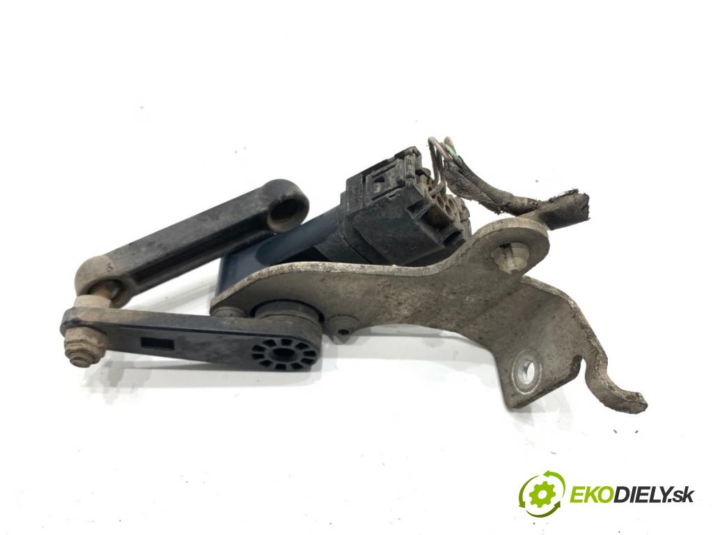 BMW G30 sedan 2021 110 kW 518 d Mild-Hybrid 1995 Snímač XENON 6895466 (Snímač)