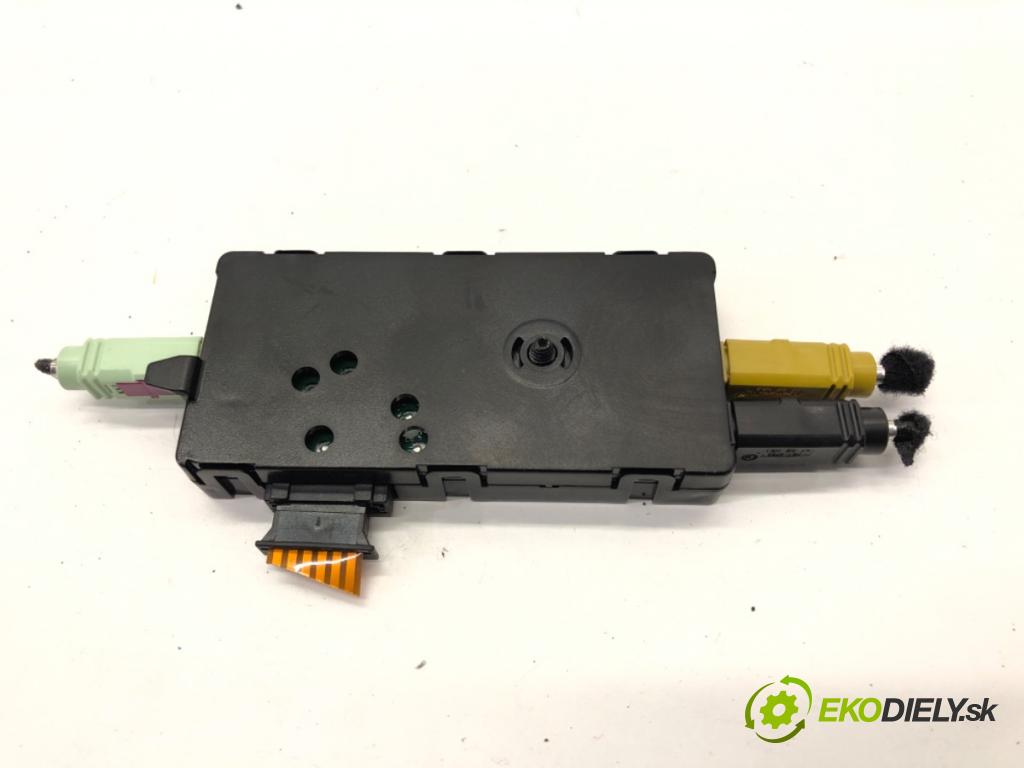 BMW G30 sedan 2021 110 kW 518 d Mild-Hybrid 1995 zesilovač Antenní: 8735982 (Zesilovač)