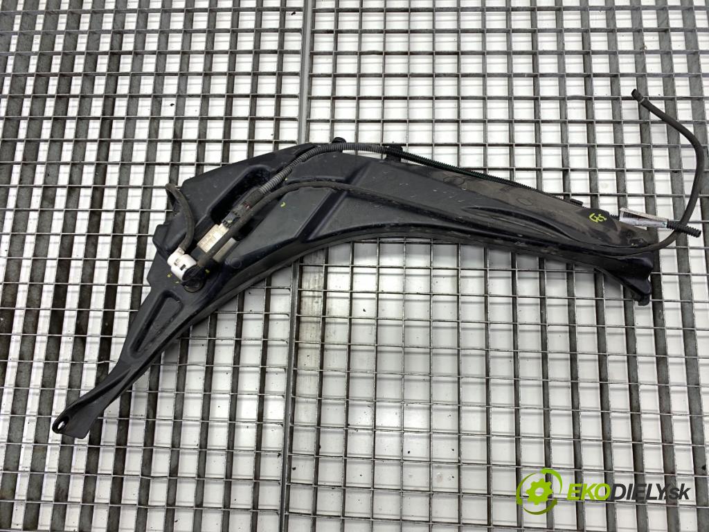 PEUGEOT 308 II liftback 2016 96 kW 1.2 THP 130 1199 nádržka ostřikovačů 9801927380