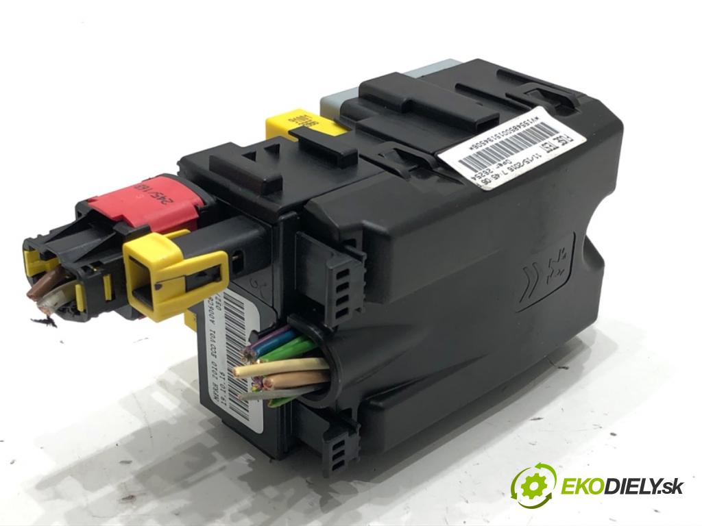 PEUGEOT 308 II liftback 2016 96 kW 1.2 THP 130 1199 skříňka poistková 9806192580 (Pojistková skříňka)