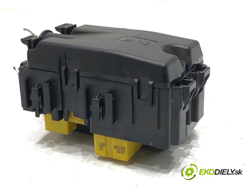 PEUGEOT 308 II liftback 2016 96 kW 1.2 THP 130 1199 skříňka poistková 9806192580 (Pojistková skříňka)