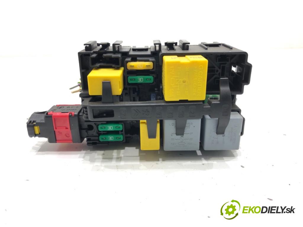 PEUGEOT 308 II liftback 2016 96 kW 1.2 THP 130 1199 skříňka poistková 9806192580 (Pojistková skříňka)