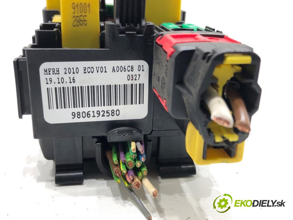 PEUGEOT 308 II liftback 2016 96 kW 1.2 THP 130 1199 skříňka poistková 9806192580 (Pojistková skříňka)