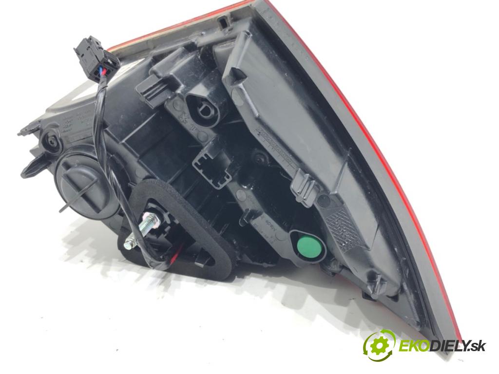 PEUGEOT 308 II liftback 2016 96 kW 1.2 THP 130 1199 Svetlo zad pravá vnútorná 9677818280 (Kľučka dverí ostatné)