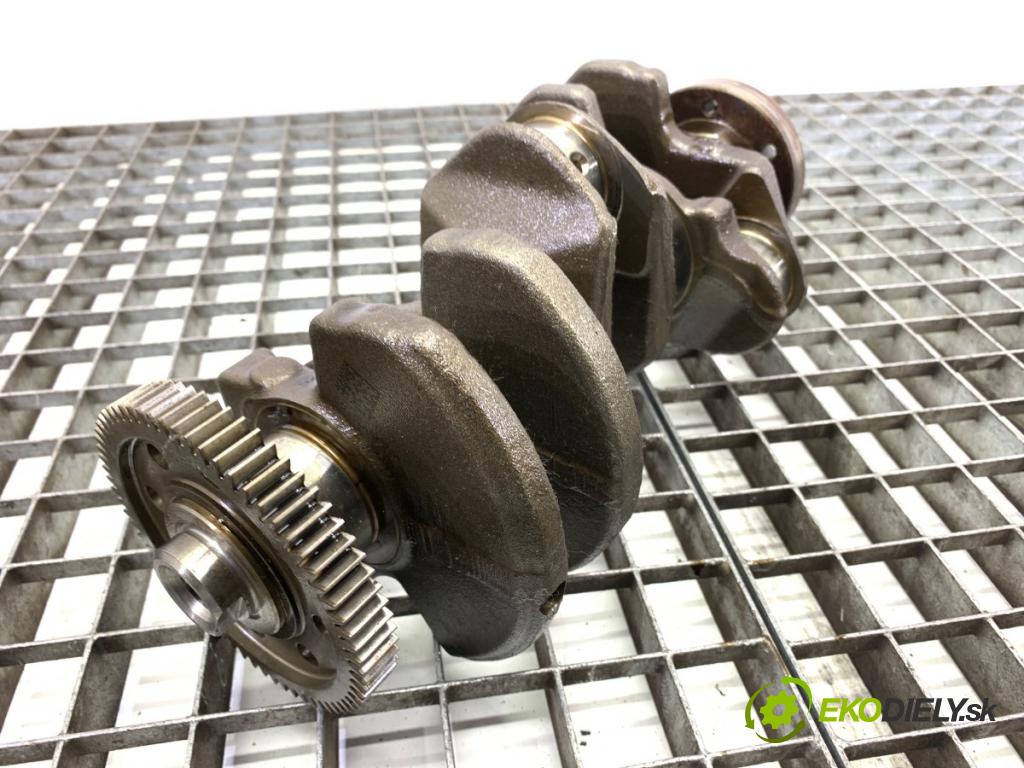 PEUGEOT 308 II liftback 2016 96 kW 1.2 THP 130 1199 Kardaň, hriadeľ KLIKA: HNY (Blok motora ostatné)