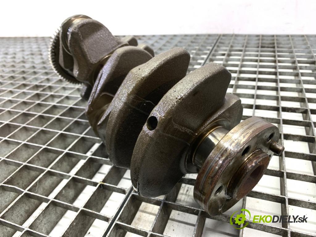 PEUGEOT 308 II liftback 2016 96 kW 1.2 THP 130 1199 Kardaň, hriadeľ KLIKA: HNY (Blok motora ostatné)