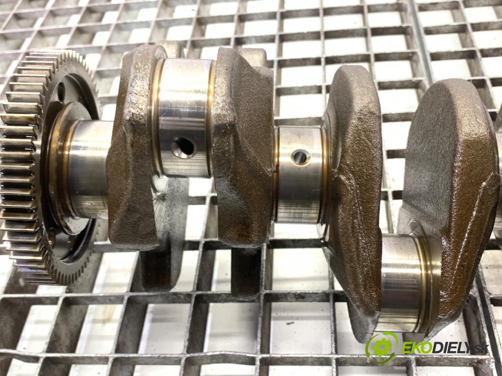 PEUGEOT 308 II liftback 2016 96 kW 1.2 THP 130 1199 Kardaň, hriadeľ KLIKA: HNY (Blok motora ostatné)