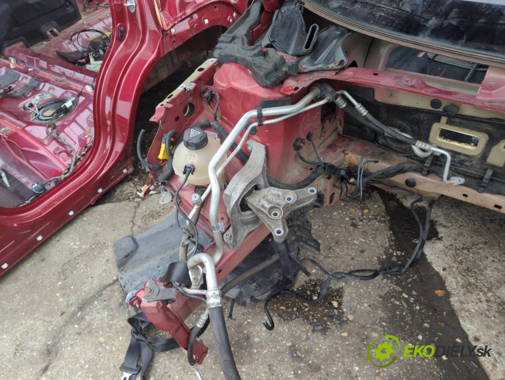 PEUGEOT 308 II liftback 2016 96 kW 1.2 THP 130 1199 KAROSERIA ČTVRŤÁK blatník zadní část levý pravý práh střecha PODŁUŻNICA levý pravý