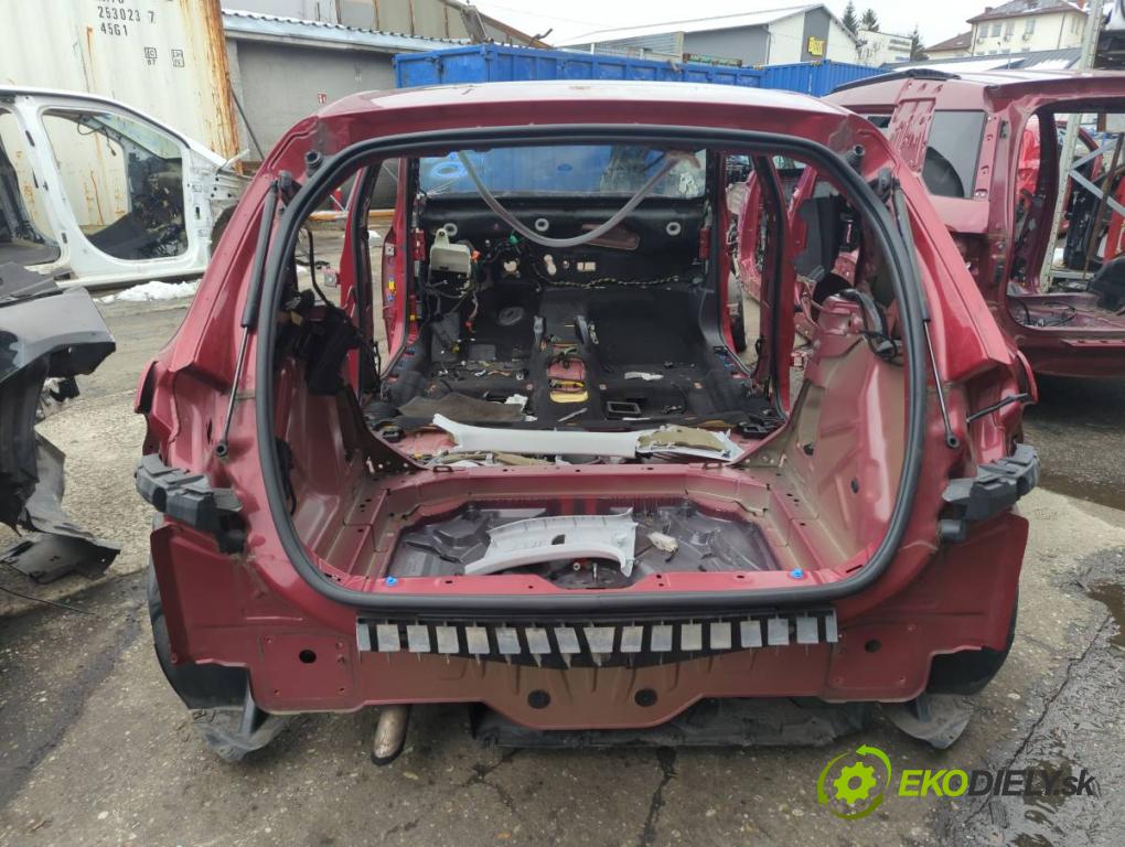 PEUGEOT 308 II liftback 2016 96 kW 1.2 THP 130 1199 KAROSERIA ČTVRŤÁK blatník zadní část levý pravý práh střecha PODŁUŻNICA levý pravý