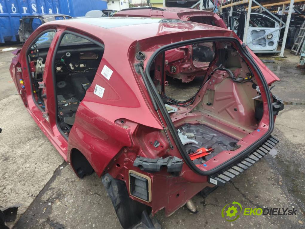 PEUGEOT 308 II liftback 2016 96 kW 1.2 THP 130 1199 KAROSERIA ČTVRŤÁK blatník zadní část levý pravý práh střecha PODŁUŻNICA levý pravý