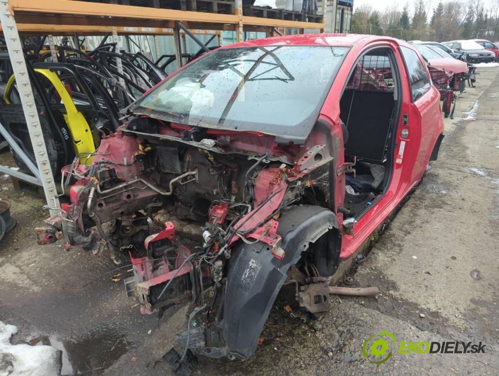 TOYOTA YARIS III liftback 2016 73 kW 1.3 (NSP130_) 1329 KAROSERIA ČTVRŤÁK blatník zadní část levý pravý práh střecha PODŁUŻNICA levý pravý 