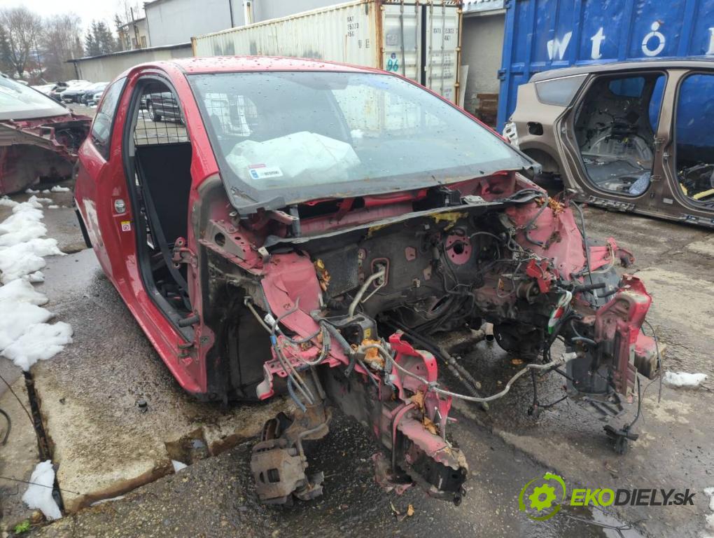 TOYOTA YARIS III liftback 2016 73 kW 1.3 (NSP130_) 1329 KAROSERIA ČTVRŤÁK blatník zadní část levý pravý práh střecha PODŁUŻNICA levý pravý