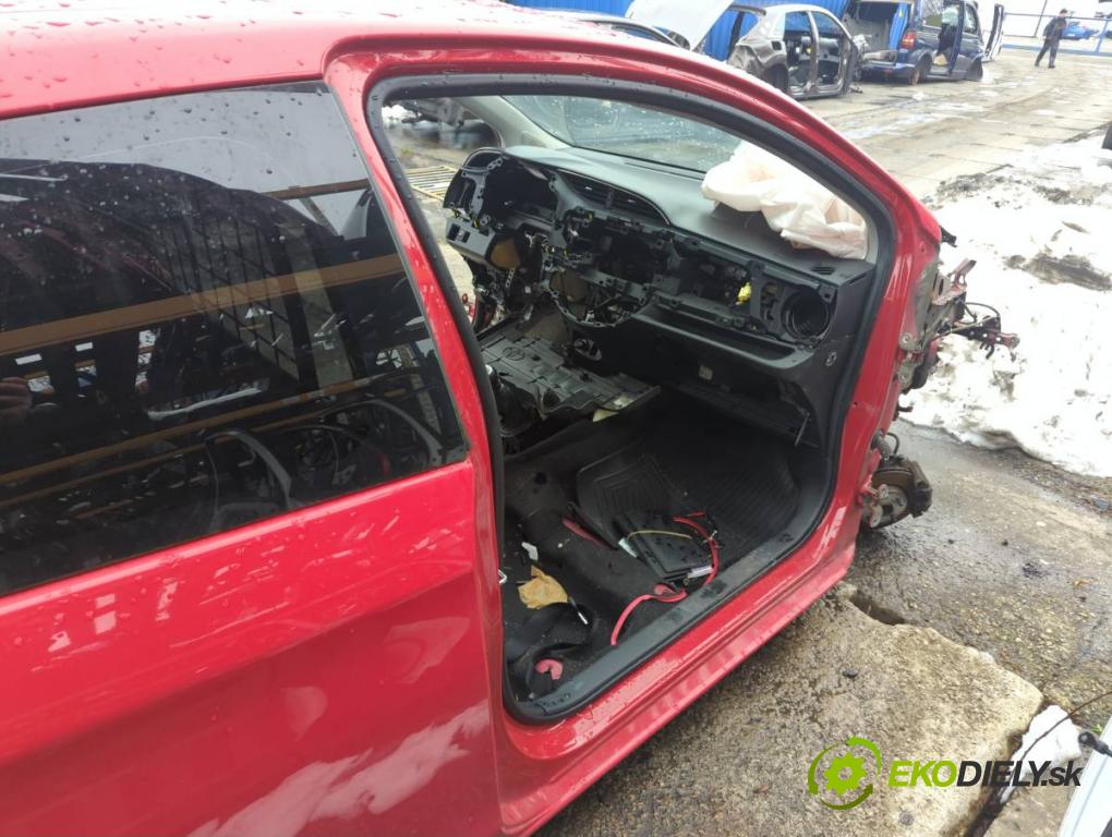 TOYOTA YARIS III liftback 2016 73 kW 1.3 (NSP130_) 1329 KAROSERIA ČTVRŤÁK blatník zadní část levý pravý práh střecha PODŁUŻNICA levý pravý