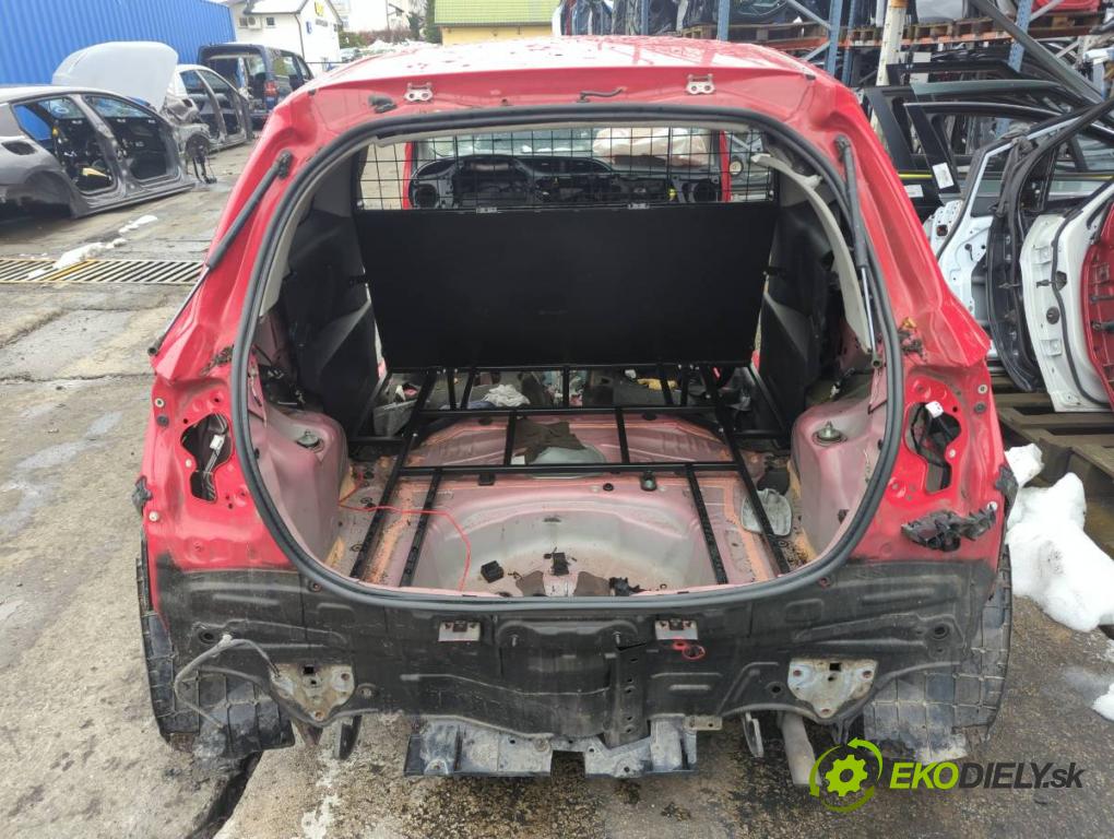 TOYOTA YARIS III liftback 2016 73 kW 1.3 (NSP130_) 1329 KAROSERIA ČTVRŤÁK blatník zadní část levý pravý práh střecha PODŁUŻNICA levý pravý