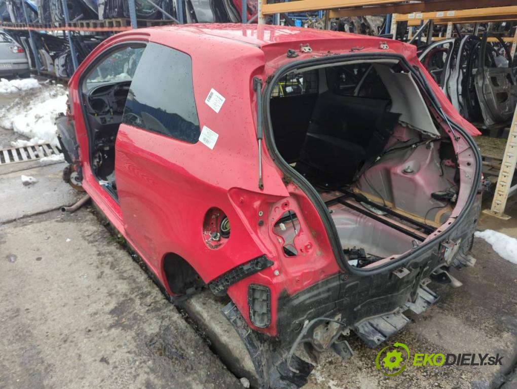 TOYOTA YARIS III liftback 2016 73 kW 1.3 (NSP130_) 1329 KAROSERIA ČTVRŤÁK blatník zadní část levý pravý práh střecha PODŁUŻNICA levý pravý
