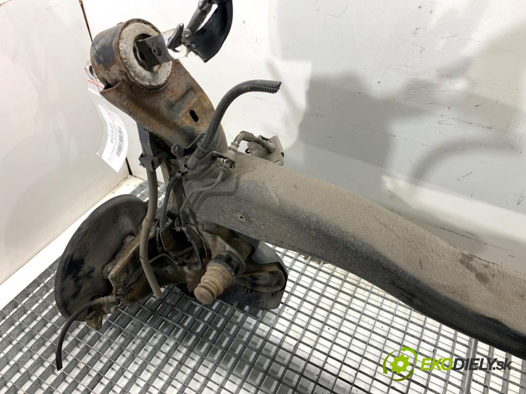 PEUGEOT 308 II liftback 2016 96 kW 1.2 THP 130 1199 výztuha zadní část