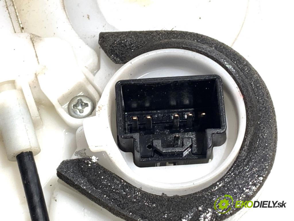 MAZDA 2 DE liftback 2010 63 kW 1.3 (DE3FS) 1349 zámok dveře levý přední část
