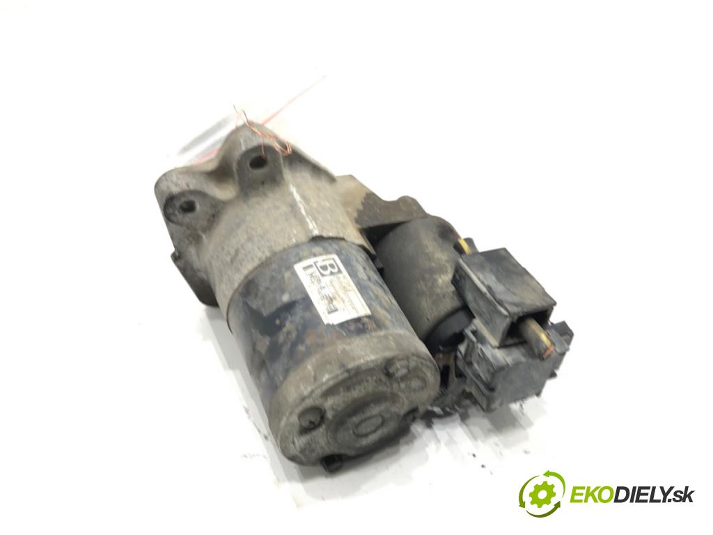 MAZDA 2 DE liftback 2010 63 kW 1.3 (DE3FS) 1349 startér M000T32771 (Startér)