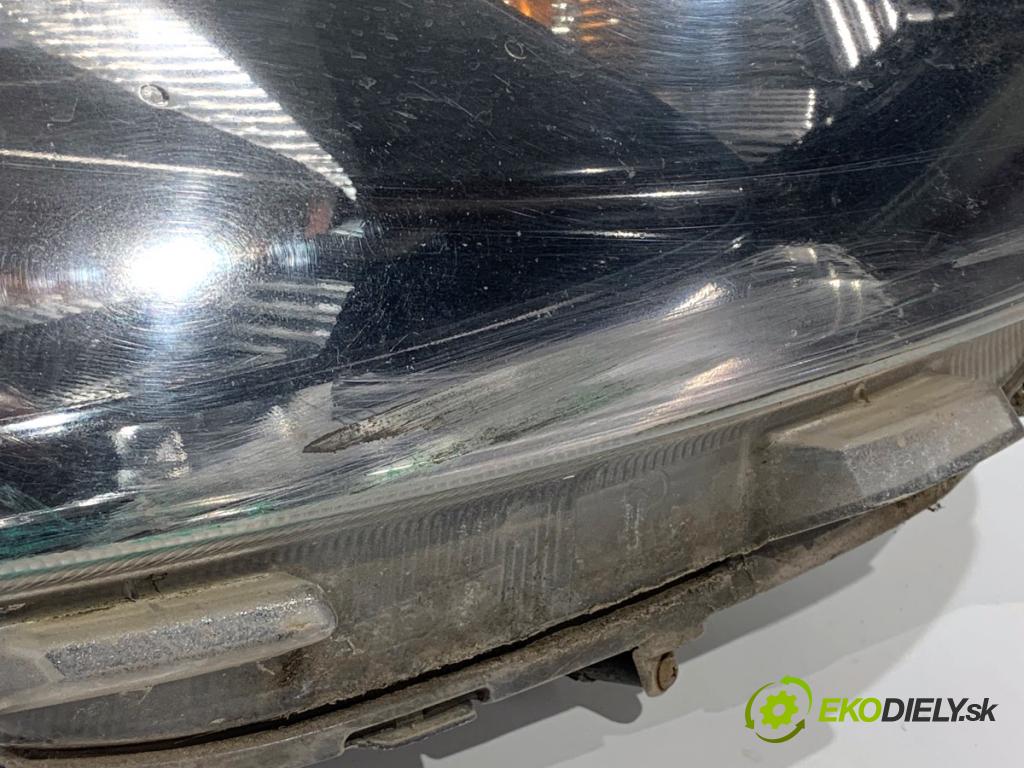 MAZDA 2 DE liftback 2010 63 kW 1.3 (DE3FS) 1349 Svetlomet pravy predný