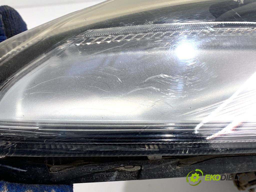 MAZDA 2 DE liftback 2010 63 kW 1.3 (DE3FS) 1349 Svetlomet pravy predný