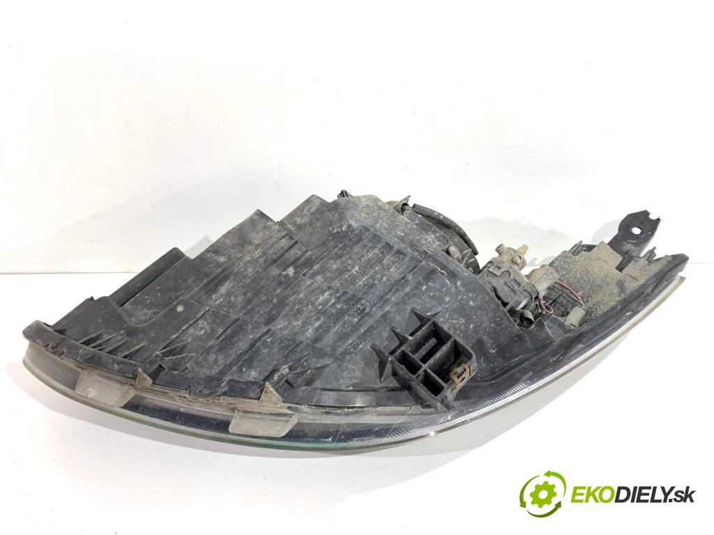 MAZDA 2 DE liftback 2010 63 kW 1.3 (DE3FS) 1349 Svetlomet pravy predný