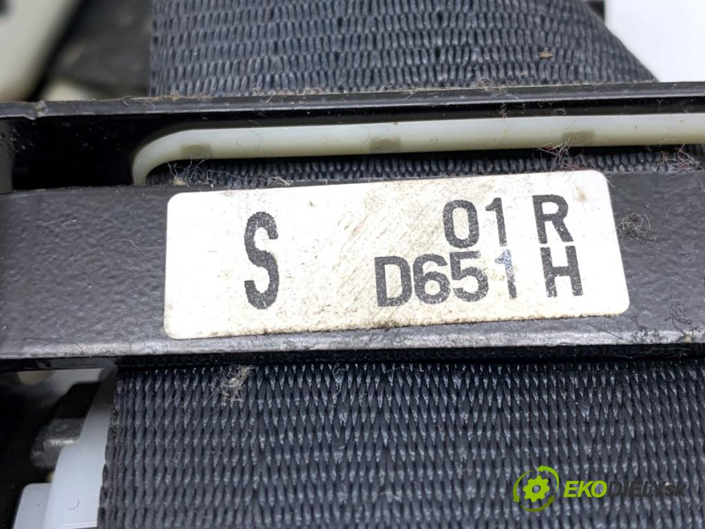 MAZDA 2 DE liftback 2010 63 kW 1.3 (DE3FS) 1349 Držiak BEZPEČNOSŤ pravy predný