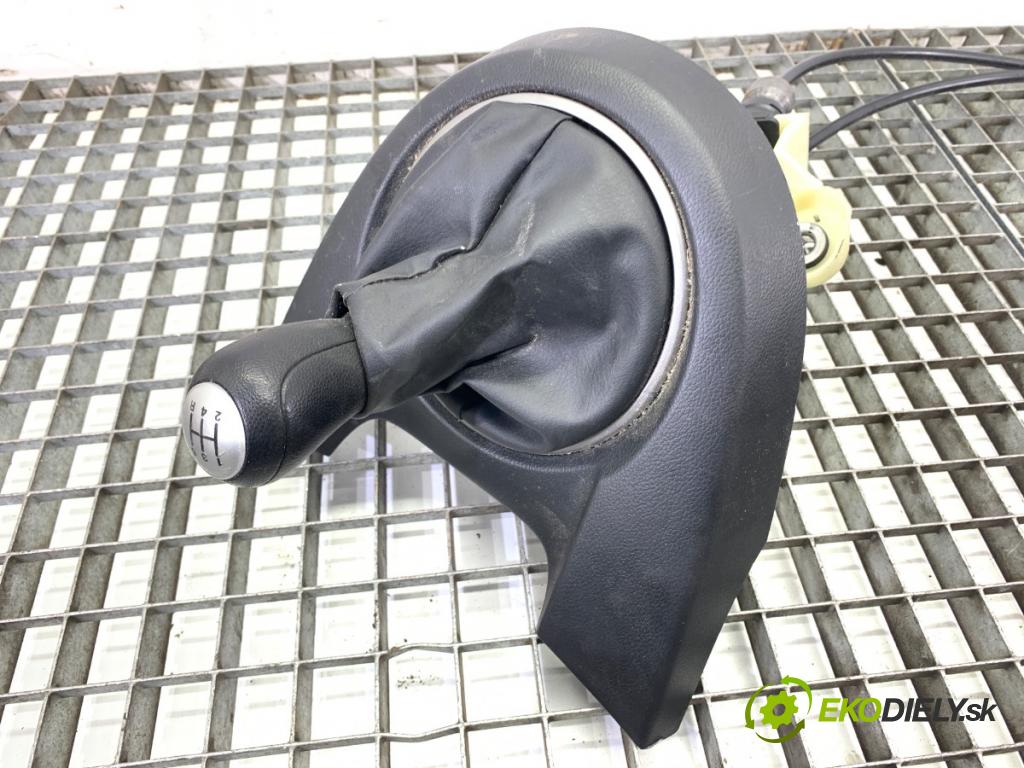 MAZDA 2 DE liftback 2010 63 kW 1.3 (DE3FS) 1349 Kulisa  (Rýchlostná páka (kulisa))