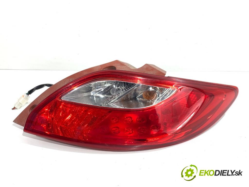 MAZDA 2 DE liftback 2010 63 kW 1.3 (DE3FS) 1349 Svetlo pravy zad 