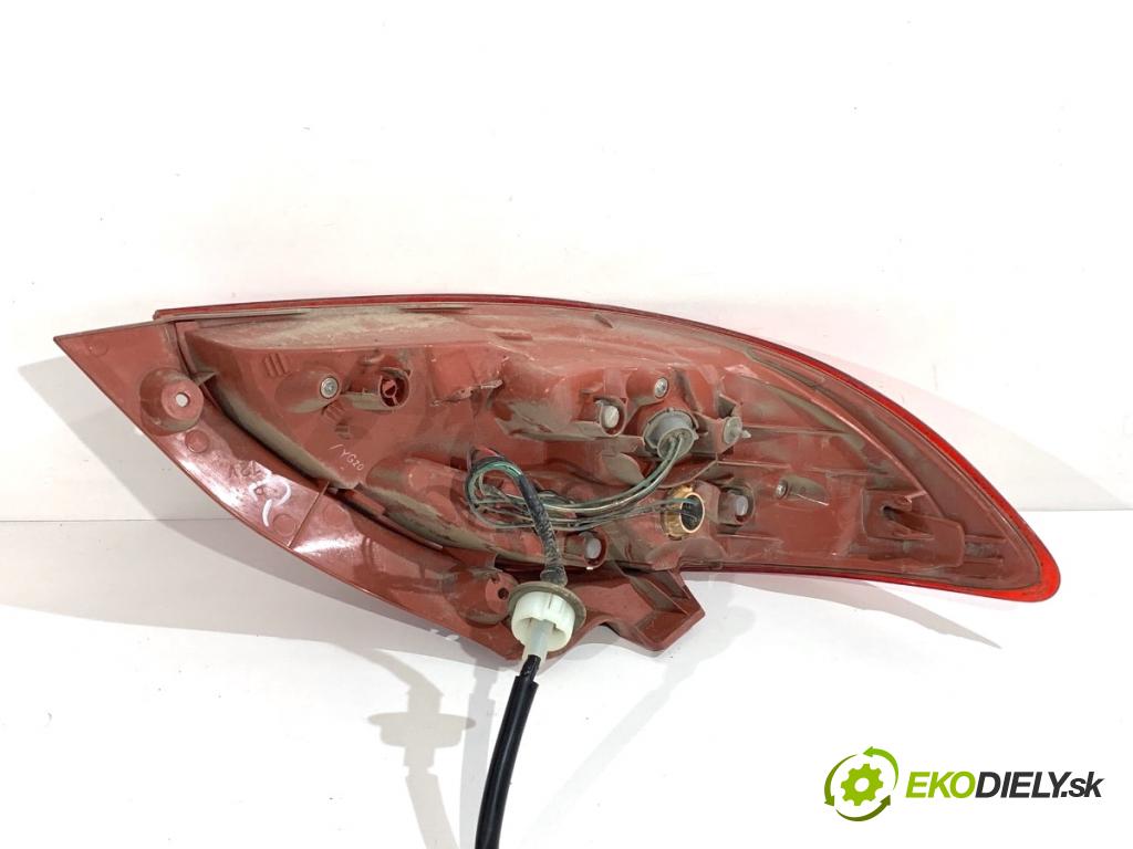 MAZDA 2 DE liftback 2010 63 kW 1.3 (DE3FS) 1349 Svetlo pravy zad