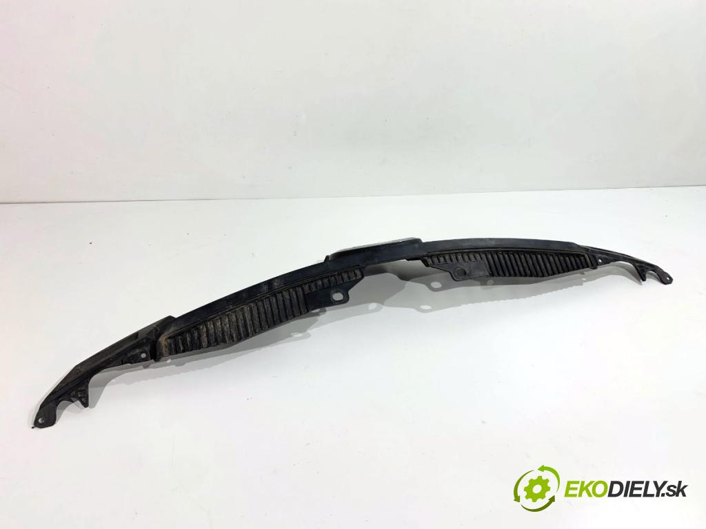 MAZDA 2 DE liftback 2010 63 kW 1.3 (DE3FS) 1349 mřížka maska D65150711 (Přední mřížka (maska chladiče))