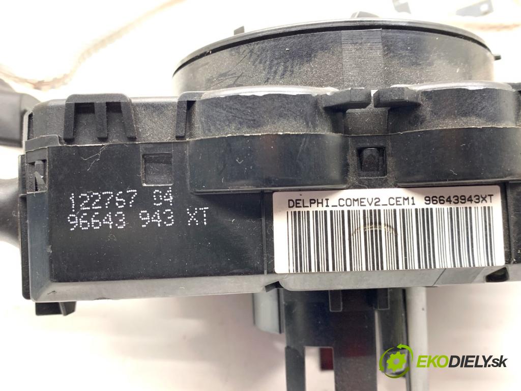 PEUGEOT 308 I liftback 2010 80 kW 1.6 HDi 1560 Prepínač kombinovaný 96643943XT (Prepínacie páčky pod volantom)