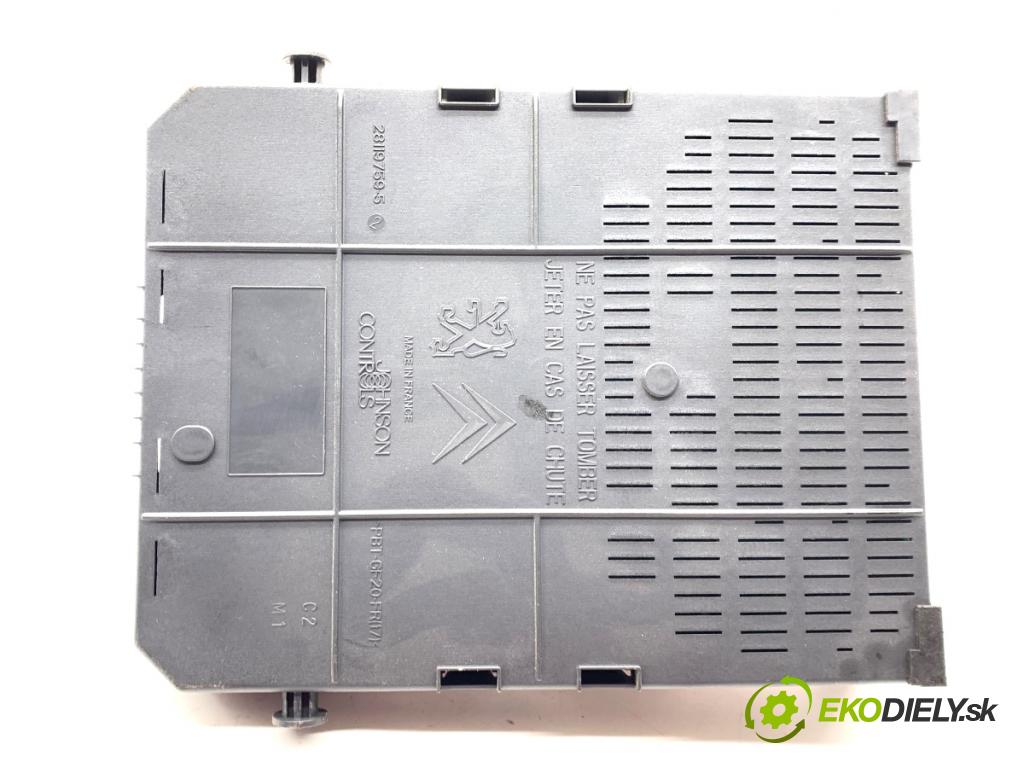 PEUGEOT 308 I liftback 2010 80 kW 1.6 HDi 1560 modul BSI 28116487-2 (Pojistková skříňka)