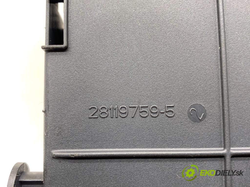 PEUGEOT 308 I liftback 2010 80 kW 1.6 HDi 1560 modul BSI 28116487-2 (Pojistková skříňka)