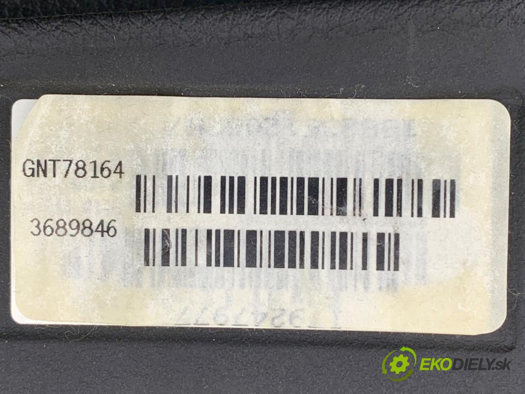 BMW F30 sedan 2016 180 kW 328 i xDrive 1997 Palubná doska VANKÚŠ: spolujazdca