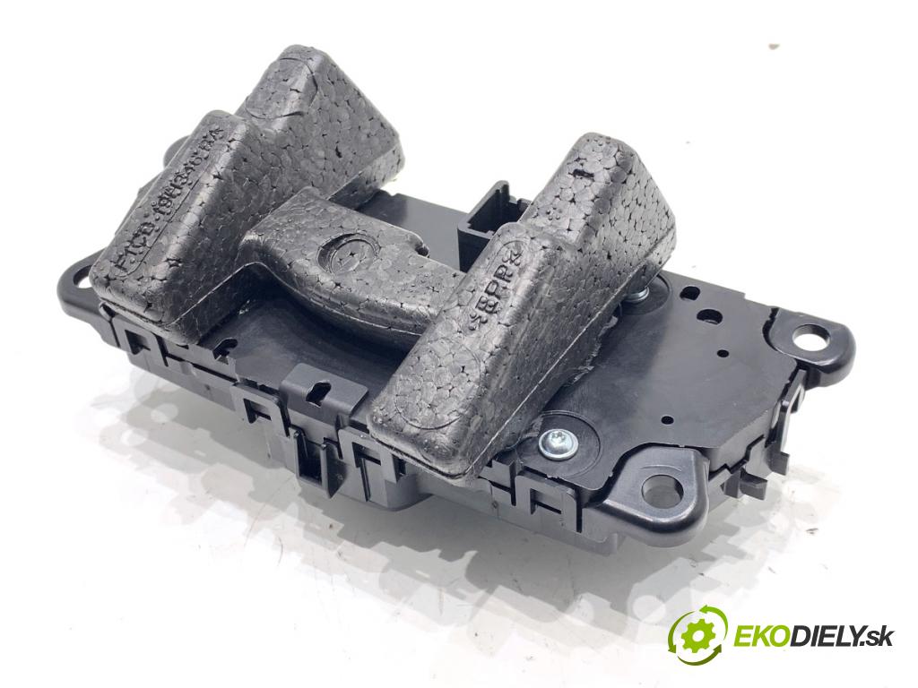 FORD KUGA II SUV 2019 110 kW 1.5 EcoBoost 1499 Panel ovládania radia  (Prepínacie páčky pod volantom)