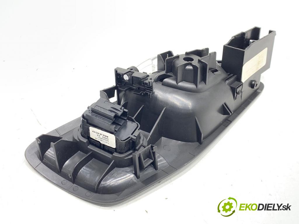 FORD KUGA II SUV 2019 110 kW 1.5 EcoBoost 1499 Kľučka vnútorná ľavy predný GJ54-R22601-C