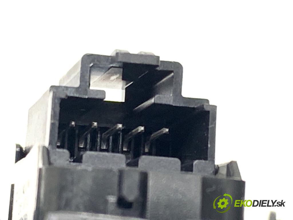 FORD KUGA II SUV 2019 110 kW 1.5 EcoBoost 1499 Kľučka vnútorná ľavy predný GJ54-R22601-C