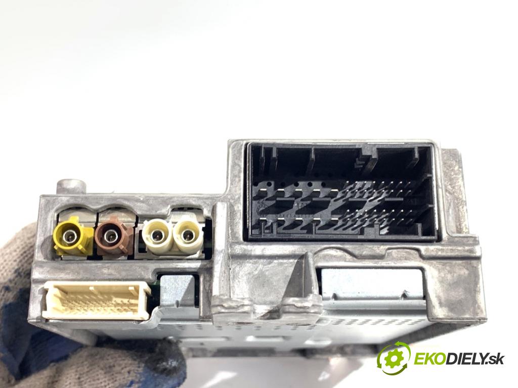 BMW G30 sedan 2021 110 kW 518 d Mild-Hybrid 1995 Zosilňovač radia 5A2D564 (Zosilňovač)