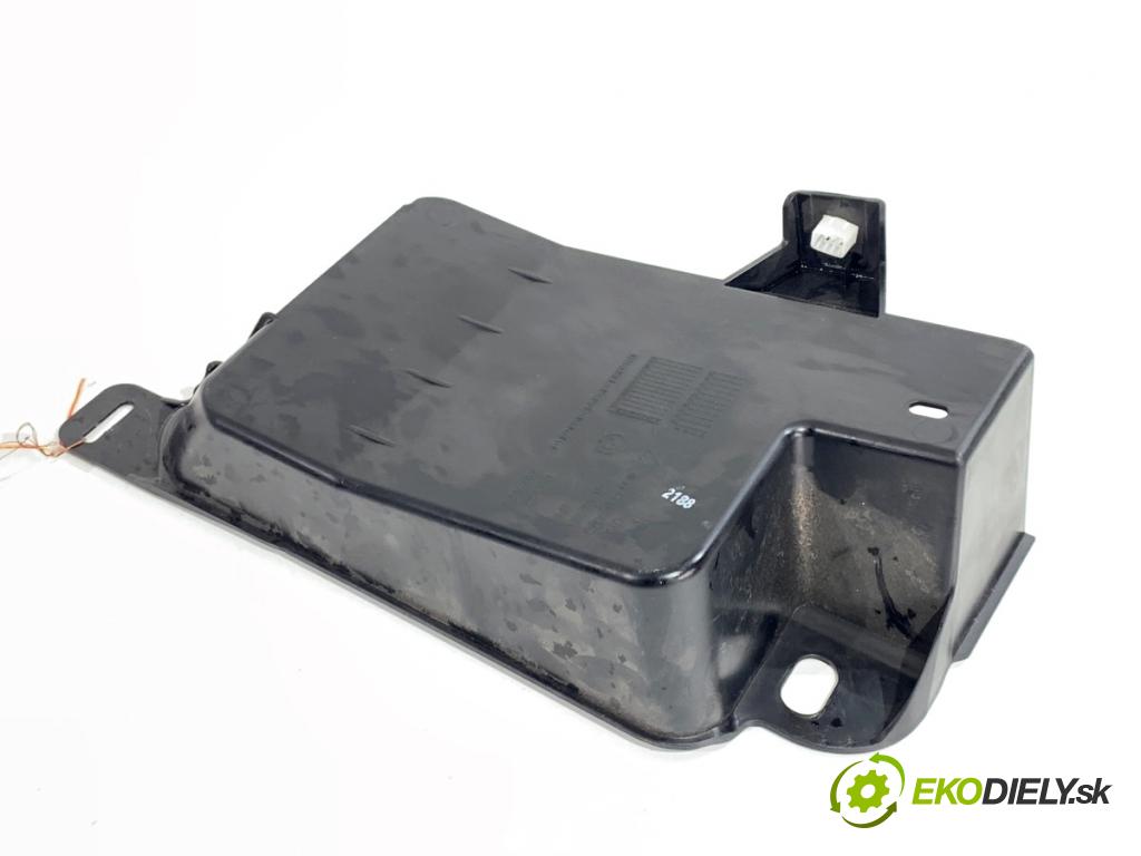 BMW G30 sedan 2021 110 kW 518 d Mild-Hybrid 1995 Obal Clona kufra pravá 7446852
