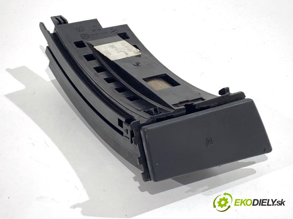 BMW E83 SUV 2007 110 kW 2.0 d 1995 držák na nápoje 3416005 (Držák nápojů)