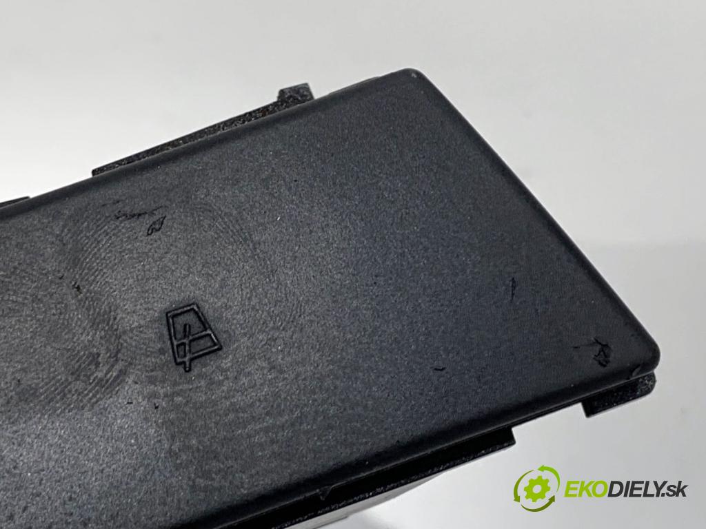 BMW E83 SUV 2007 110 kW 2.0 d 1995 držák na nápoje 3416005 (Držák nápojů)